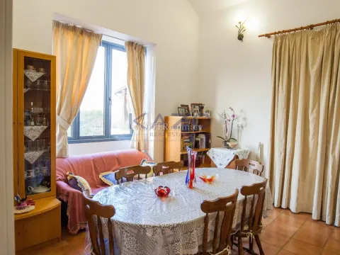 Spacious Four Bedroom House on Large Xyliatou Plot - 4