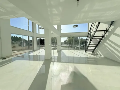 Shop for rent in Apostolou Petrou & Pavlou, Limassol - Main Photo