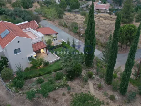 Spacious Four Bedroom House on Large Xyliatou Plot - 10