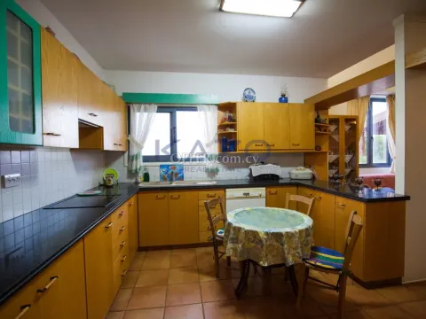 Spacious Four Bedroom House on Large Xyliatou Plot - 7