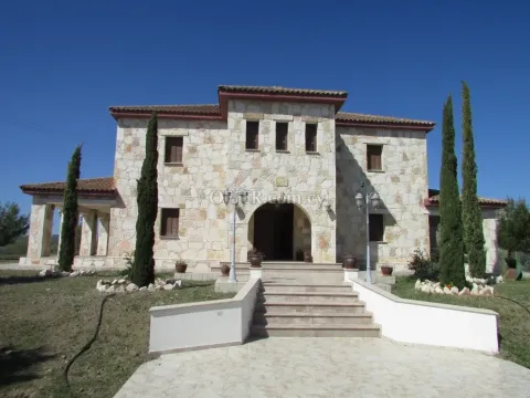 5-bedroom Detached Villa 280 sqm in Moni - Main Photo