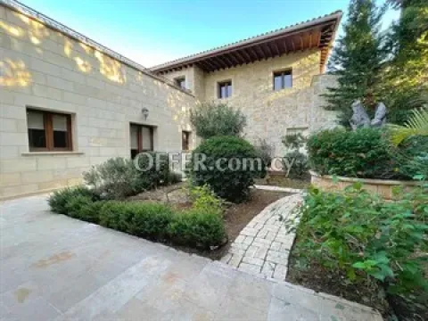 Luxury 5 Bedroom Villa With Private Pool  In A Prestigious Area In Kou - Main Photo
