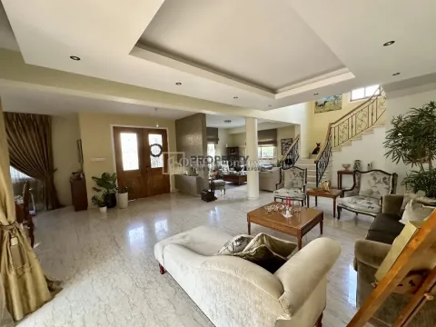 4 Bedroom Villa for Sale in Tsirion Area - Main Photo