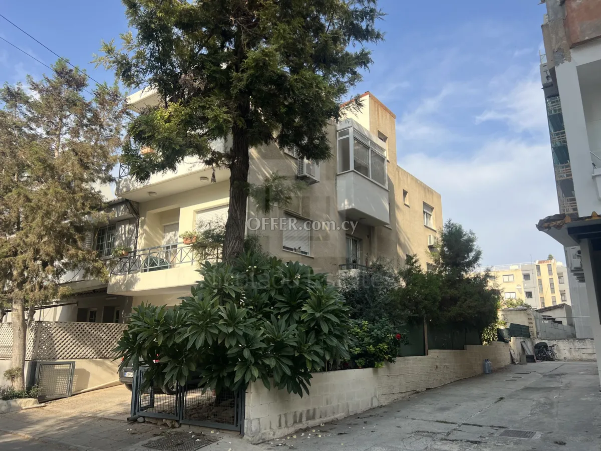Large one bedroom flat in Neapolis Limassol near the sea for sale. - 1