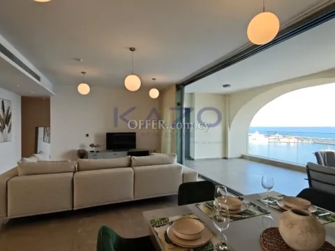 Luxury Seafront Apartment with Astonishing Views - 11