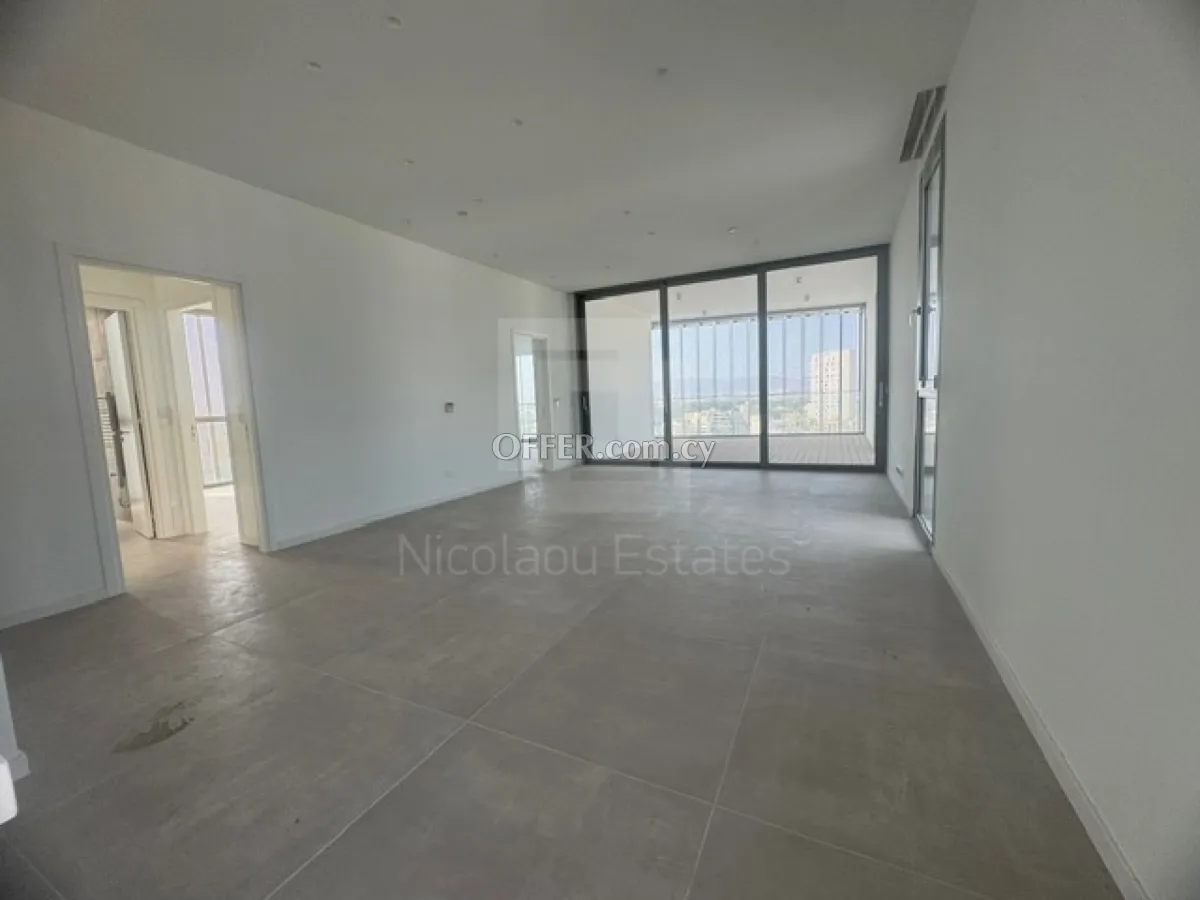 New modern three bedroom apartment on the 11th floor with panoramic views in Nicosia Town Center - 6