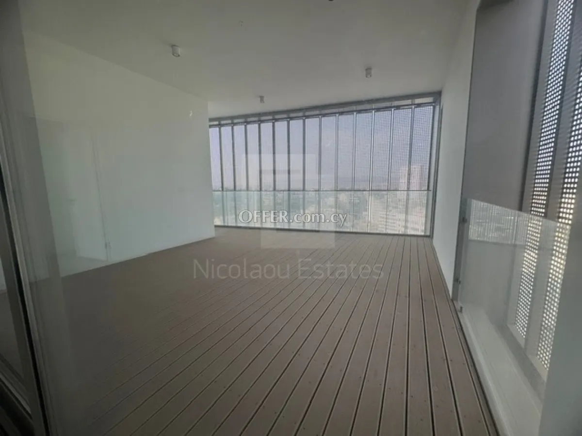 New modern three bedroom apartment on the 11th floor with panoramic views in Nicosia Town Center - 4