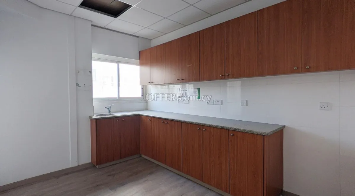 Commercial (Office) in Agioi Omologites, Nicosia for Sale - 9