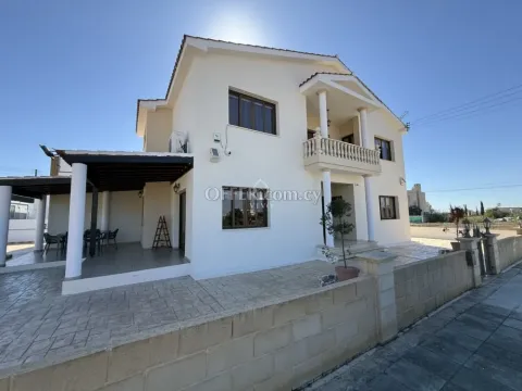 LARGE CUSTOM-BUILT VILLA FOR SALE IN EMBA - Main Photo