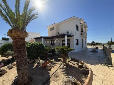 LARGE CUSTOM-BUILT VILLA FOR SALE IN EMBA - 11