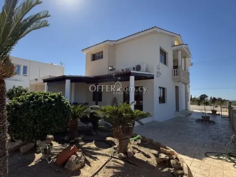 LARGE CUSTOM-BUILT VILLA FOR SALE IN EMBA - 10
