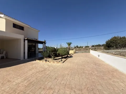 LARGE CUSTOM-BUILT VILLA FOR SALE IN EMBA - 9