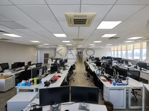 Top Floor Office 850m2 for Rent in Kapsalos - 10