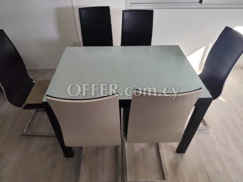 Table with 6 chairs extendable - Main Photo