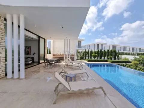 LUXURY 5-BEDROOM VILLA IN PAPHOS JUST 300 M FROM THE SEA - Main Photo