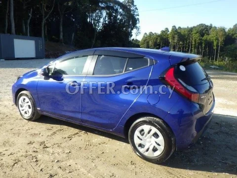 2022 Toyota AQUA 1.5L Automatic Hatchback - 9