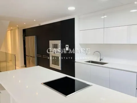 4 bedrooms Maisonette in Strovolos - Main Photo