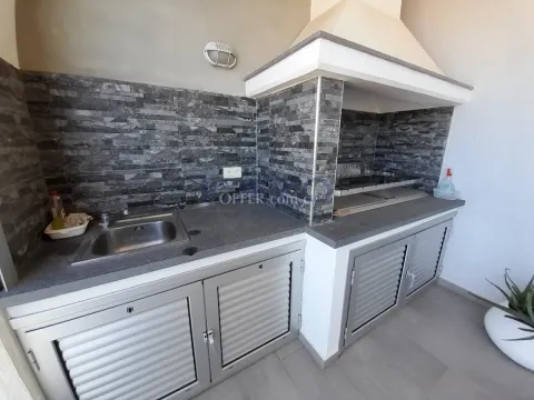 Spacious Four Bedroom Penthouse in Coastal Tourist Area - 2