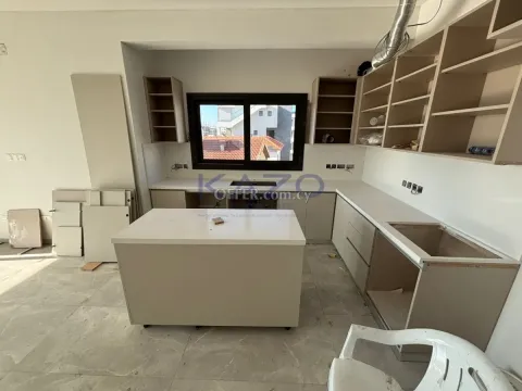 Spacious Three Bedroom Apartment with Pool and Gym - 9