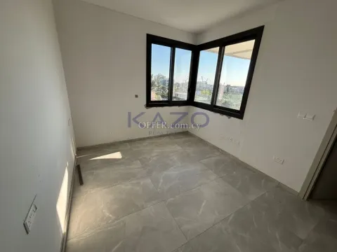 Spacious Three Bedroom Apartment with Pool and Gym - 7