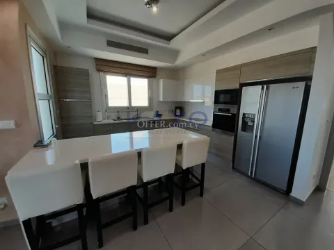 Spacious Four Bedroom Penthouse in Coastal Tourist Area - 11