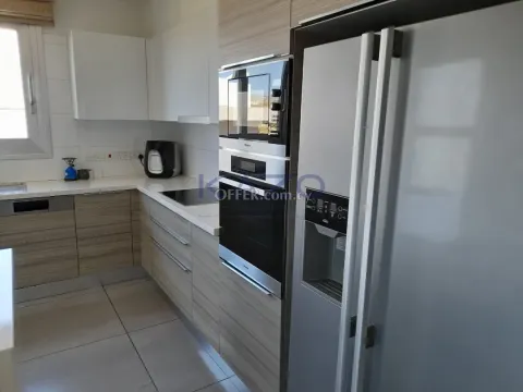 Spacious Four Bedroom Penthouse in Coastal Tourist Area - 10