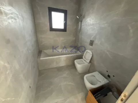 Spacious Three Bedroom Apartment with Pool and Gym - 4
