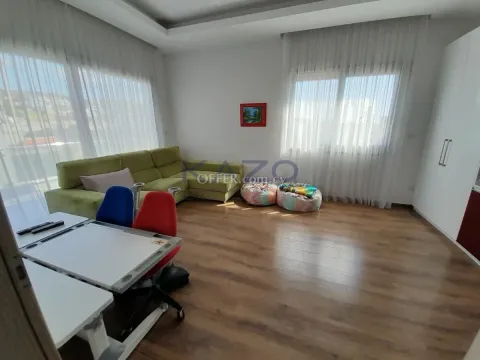 Spacious Four Bedroom Penthouse in Coastal Tourist Area - 7