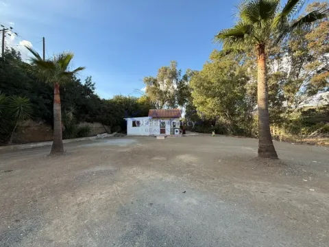 Spacious Pyrgos Villa With Pool Large Plot - 3