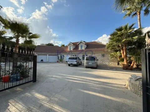 Spacious Pyrgos Villa With Pool Large Plot - 13