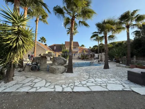 Spacious Pyrgos Villa With Pool Large Plot - 9