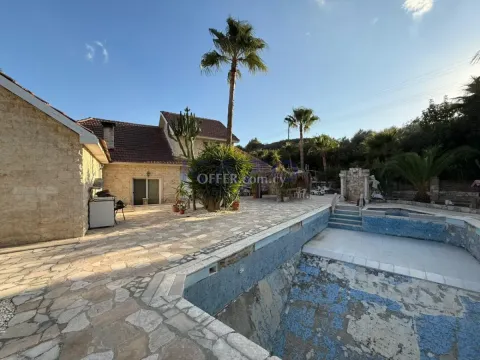 Spacious Pyrgos Villa With Pool Large Plot - 8