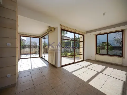 Spacious Four Bedroom Egkomi Home on Large Plot - 12