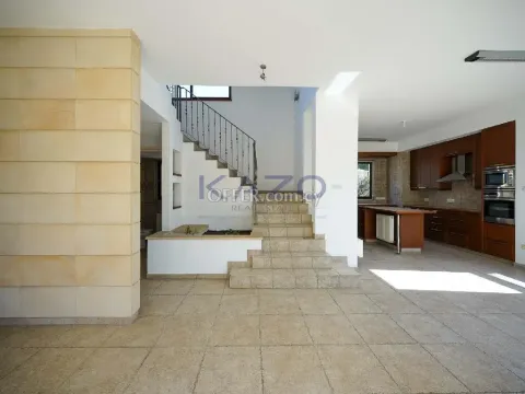 Spacious Four Bedroom Egkomi Home on Large Plot - 11
