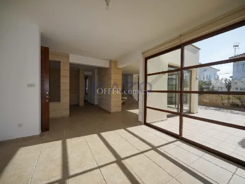 Spacious Four Bedroom Egkomi Home on Large Plot - 9