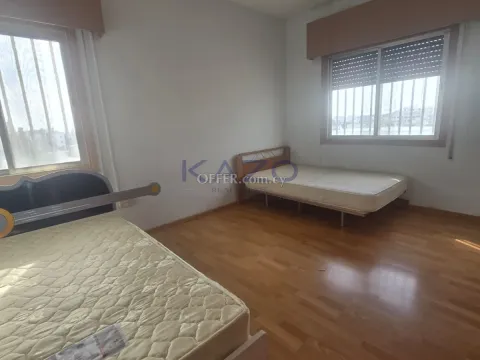 Spacious 3 Bedroom Apartment in Vibrant City Center - 7