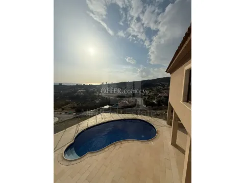 Luxurious Five Bedroom Villa with Swimming Pool and Stunning View for Rent in Agios Tychonas Limassol - 9