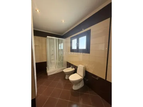 Luxurious Five Bedroom Villa with Swimming Pool and Stunning View for Rent in Agios Tychonas Limassol - 8