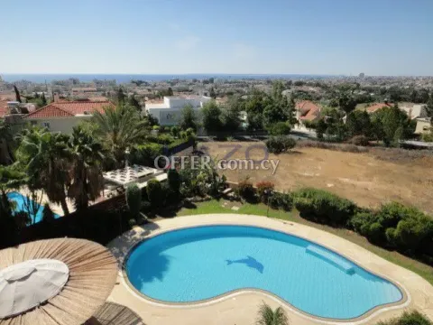 Spacious Seven Bedroom Villa with Sea View - 4