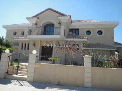 Spacious Seven Bedroom Villa with Sea View - Main Photo