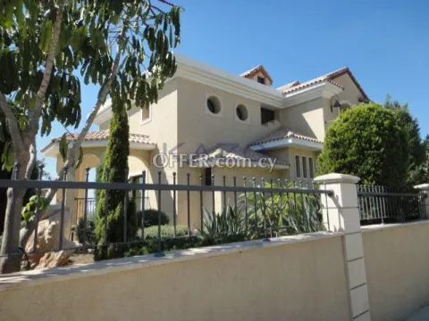 Spacious Seven Bedroom Villa with Sea View - 12