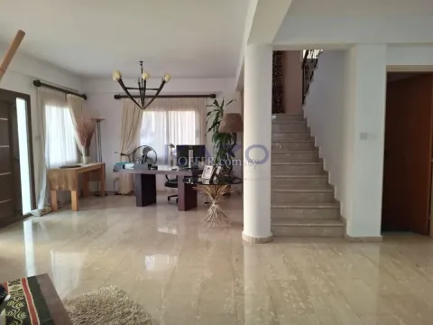 Spacious 4 Bedroom Home with Pool in Agios Athanasios - 11