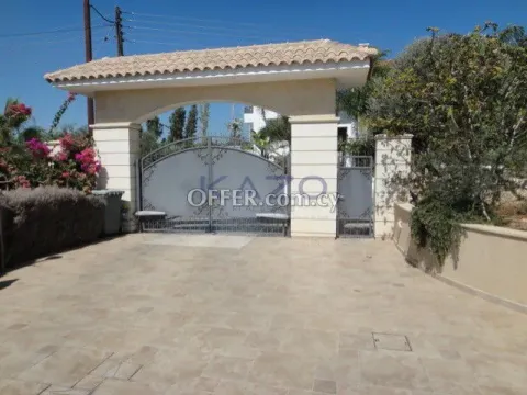 Spacious Seven Bedroom Villa with Sea View - 11