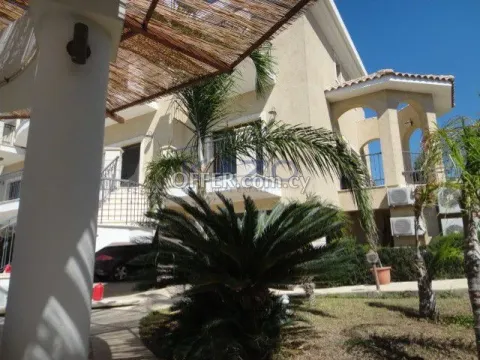 Spacious Seven Bedroom Villa with Sea View - 9