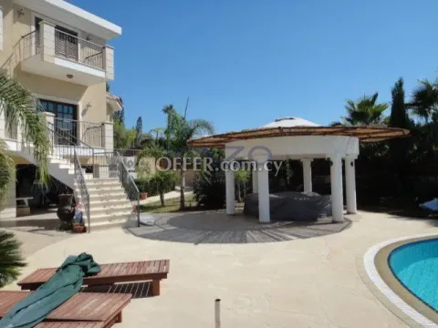 Spacious Seven Bedroom Villa with Sea View - 7
