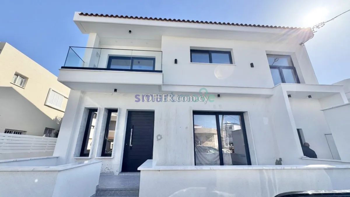 4 Bedroom Semi - Detached House For Sale Kato Polemidia Limassol - 1