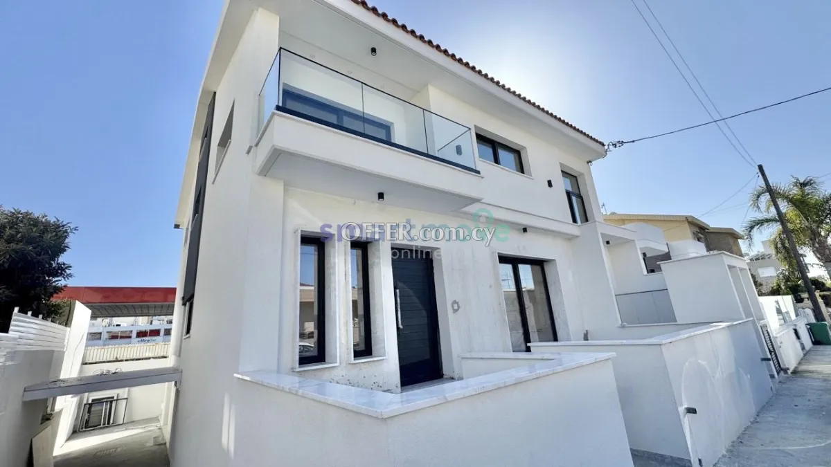4 Bedroom Semi - Detached House For Sale Kato Polemidia Limassol - 11
