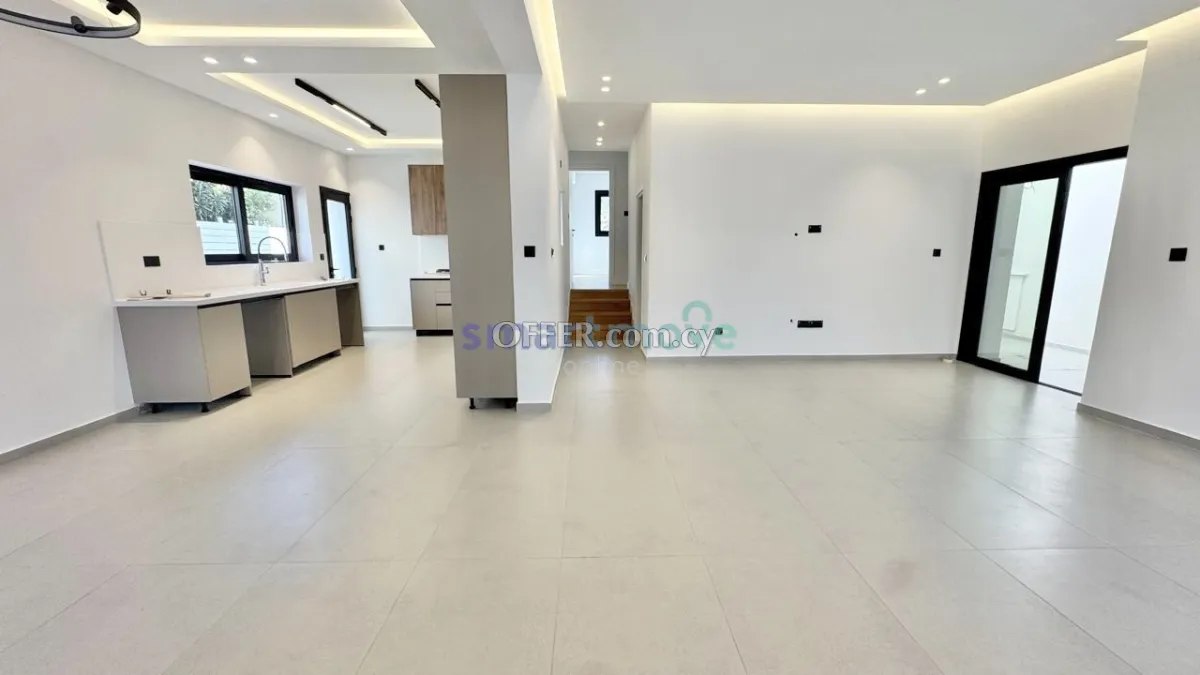 4 Bedroom Semi - Detached House For Sale Kato Polemidia Limassol - 9