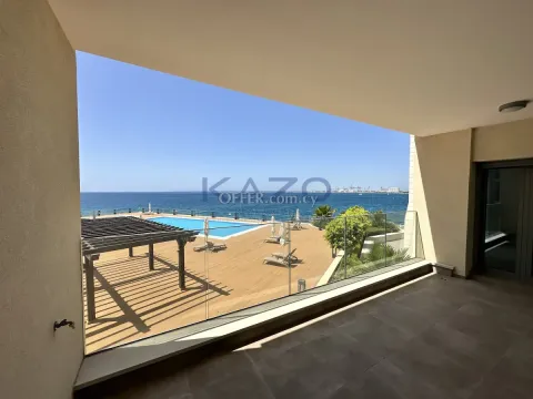 Exquisite Seafront Apartment in Limassol Marina - 3
