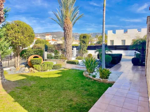 Luxury resale villa in Peyia with stunning views of the sea and mountains - Main Photo